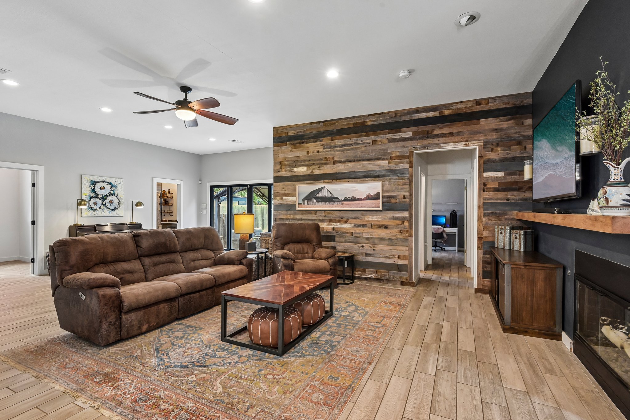 Silverhollow-S1706-015.jpg