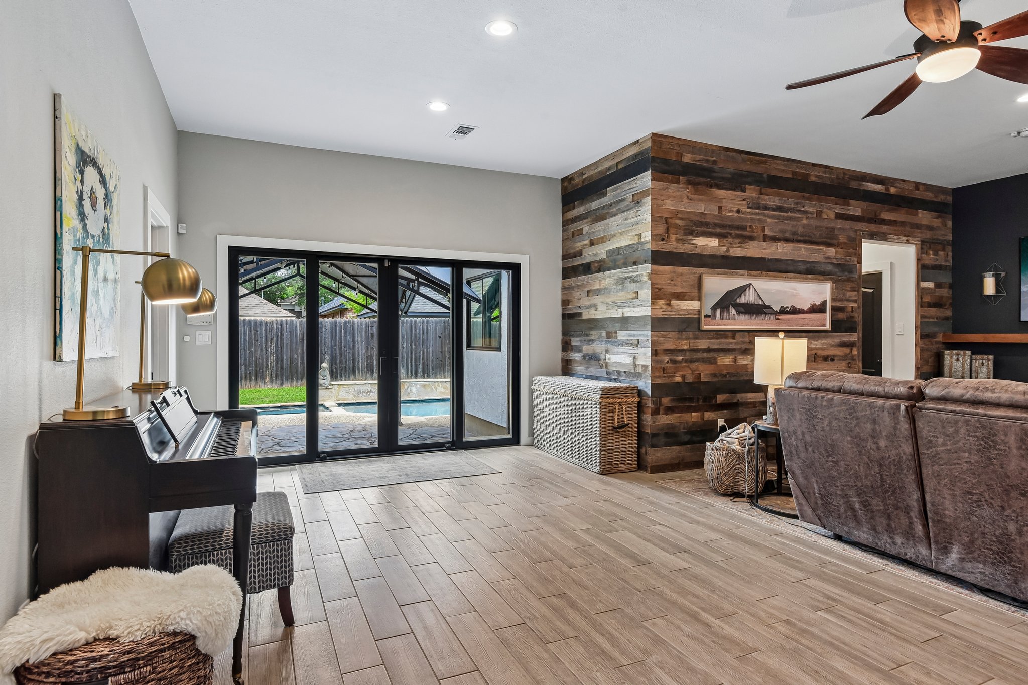 Silverhollow-S1706-017.jpg