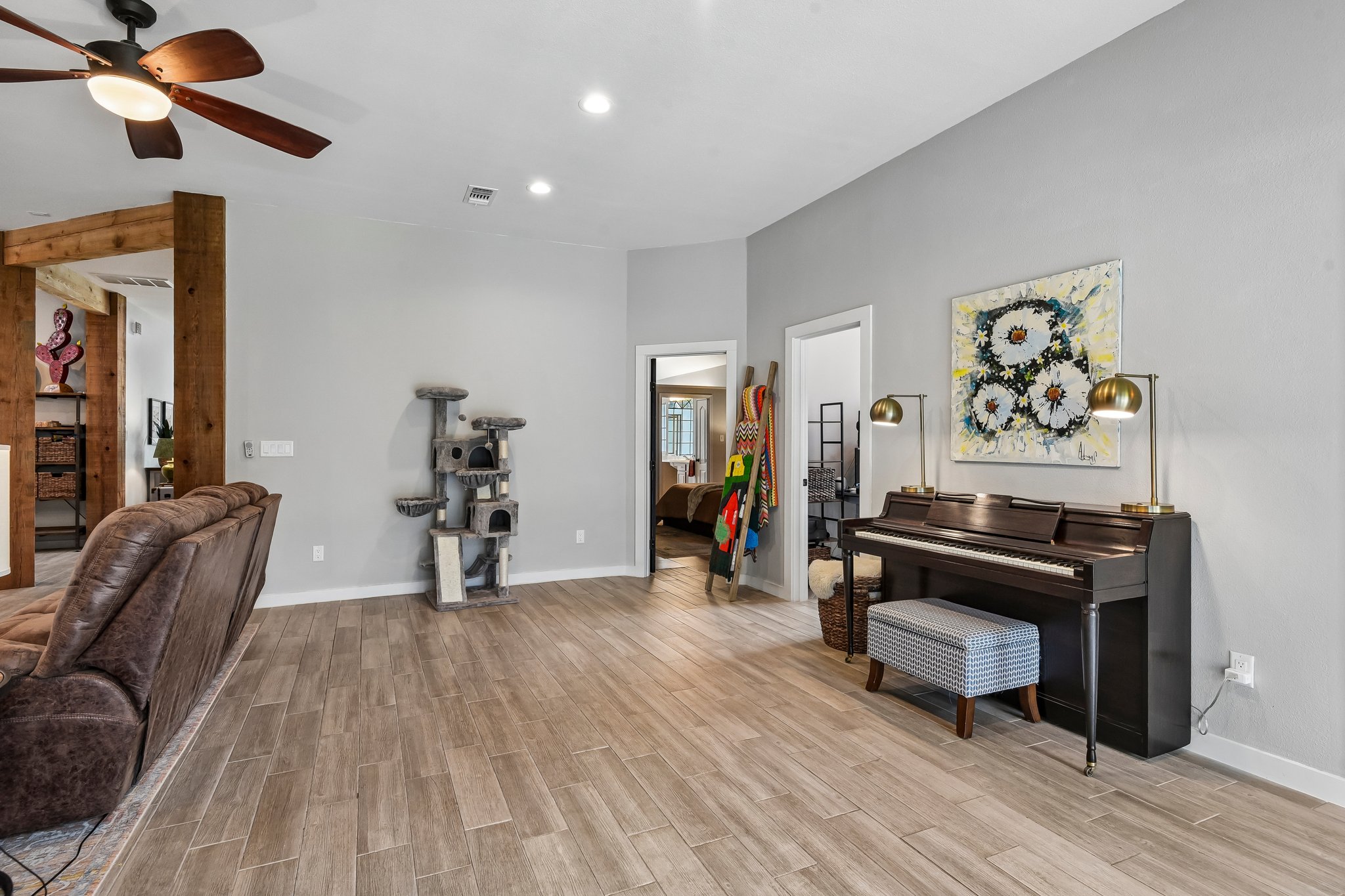 Silverhollow-S1706-020.jpg