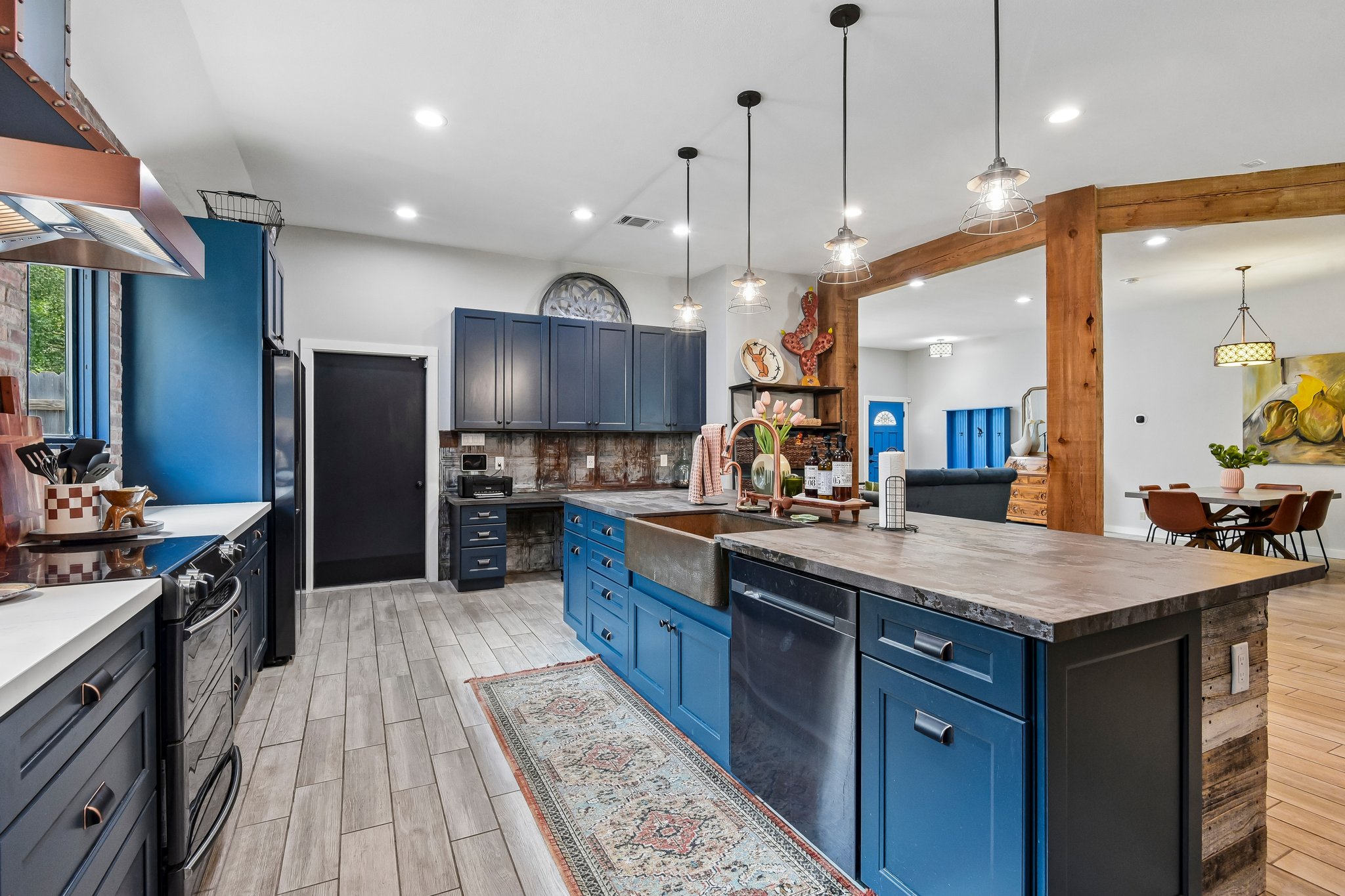Silverhollow-S1706-025.jpg