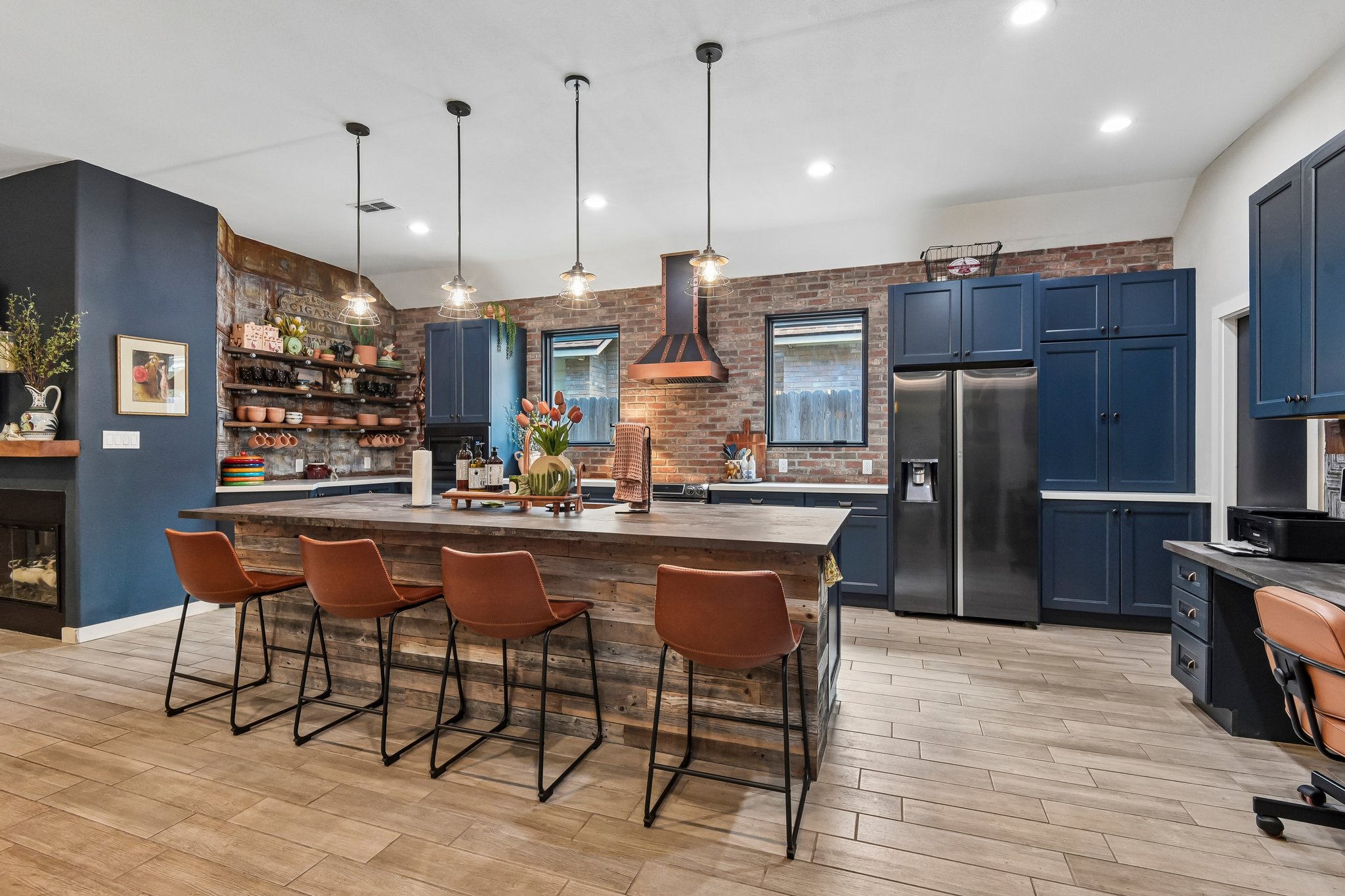 Silverhollow-S1706-026.jpg