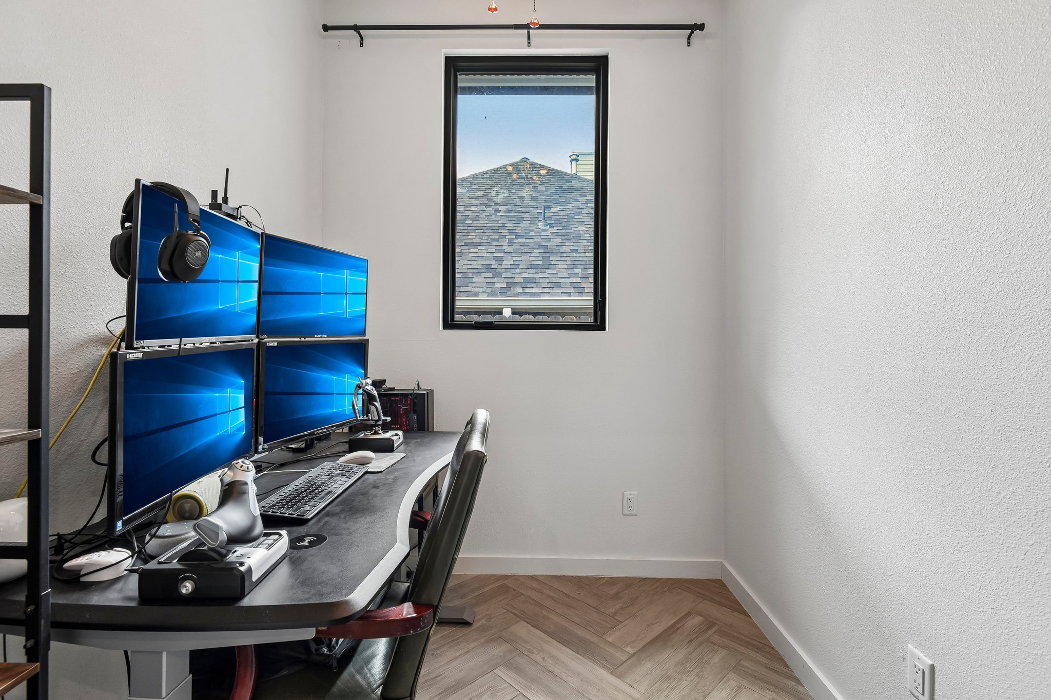 Silverhollow-S1706-045.jpg