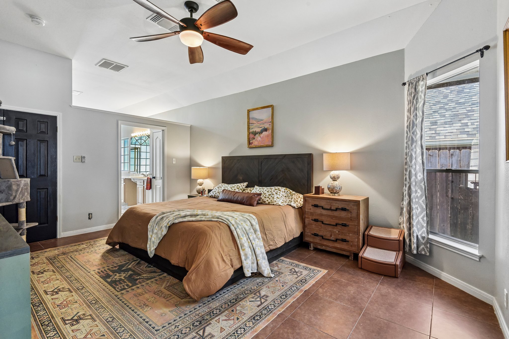 Silverhollow-S1706-047.jpg