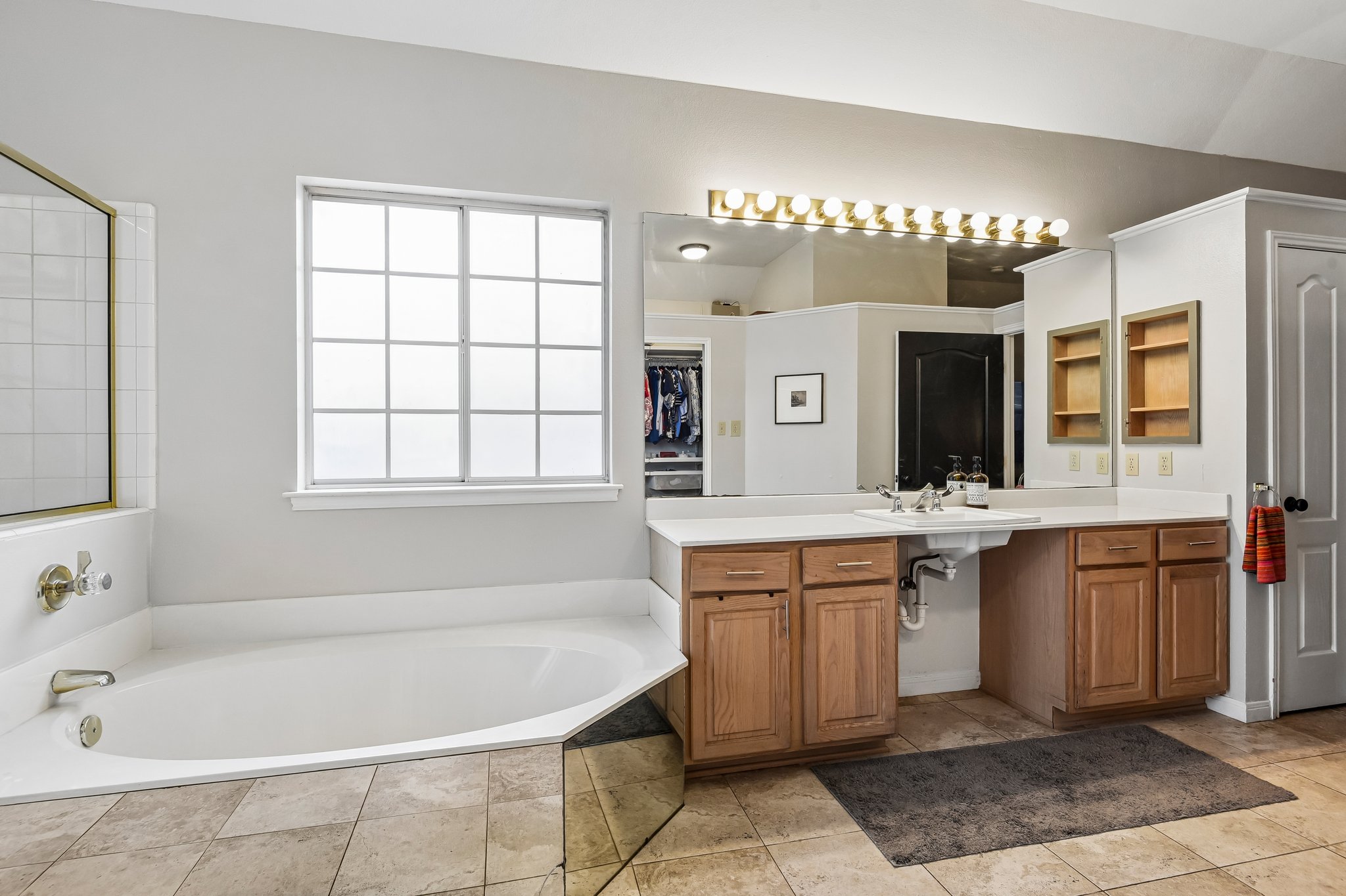 Silverhollow-S1706-054.jpg