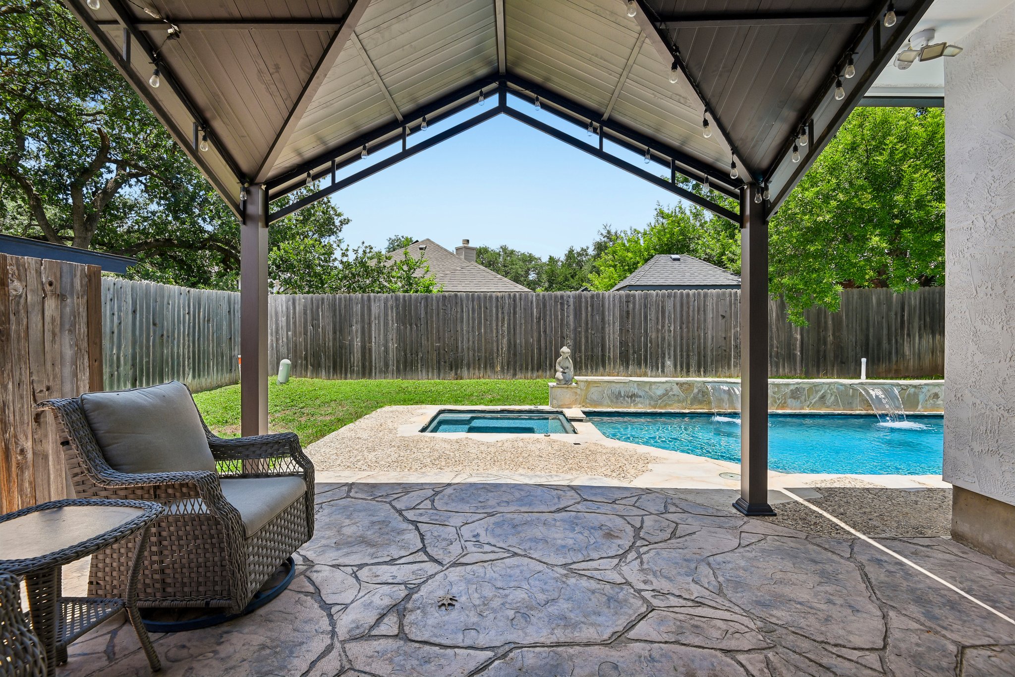 Silverhollow-S1706-057.jpg