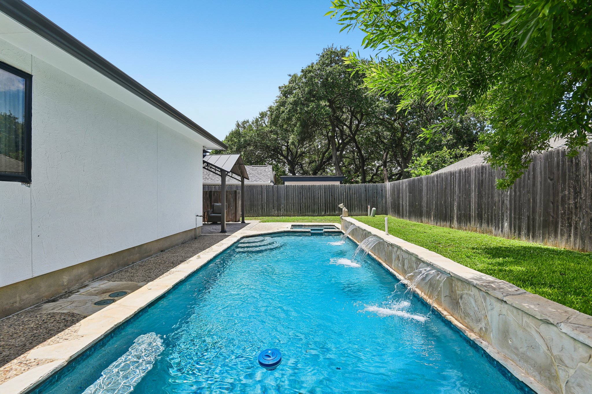 Silverhollow-S1706-061.jpg