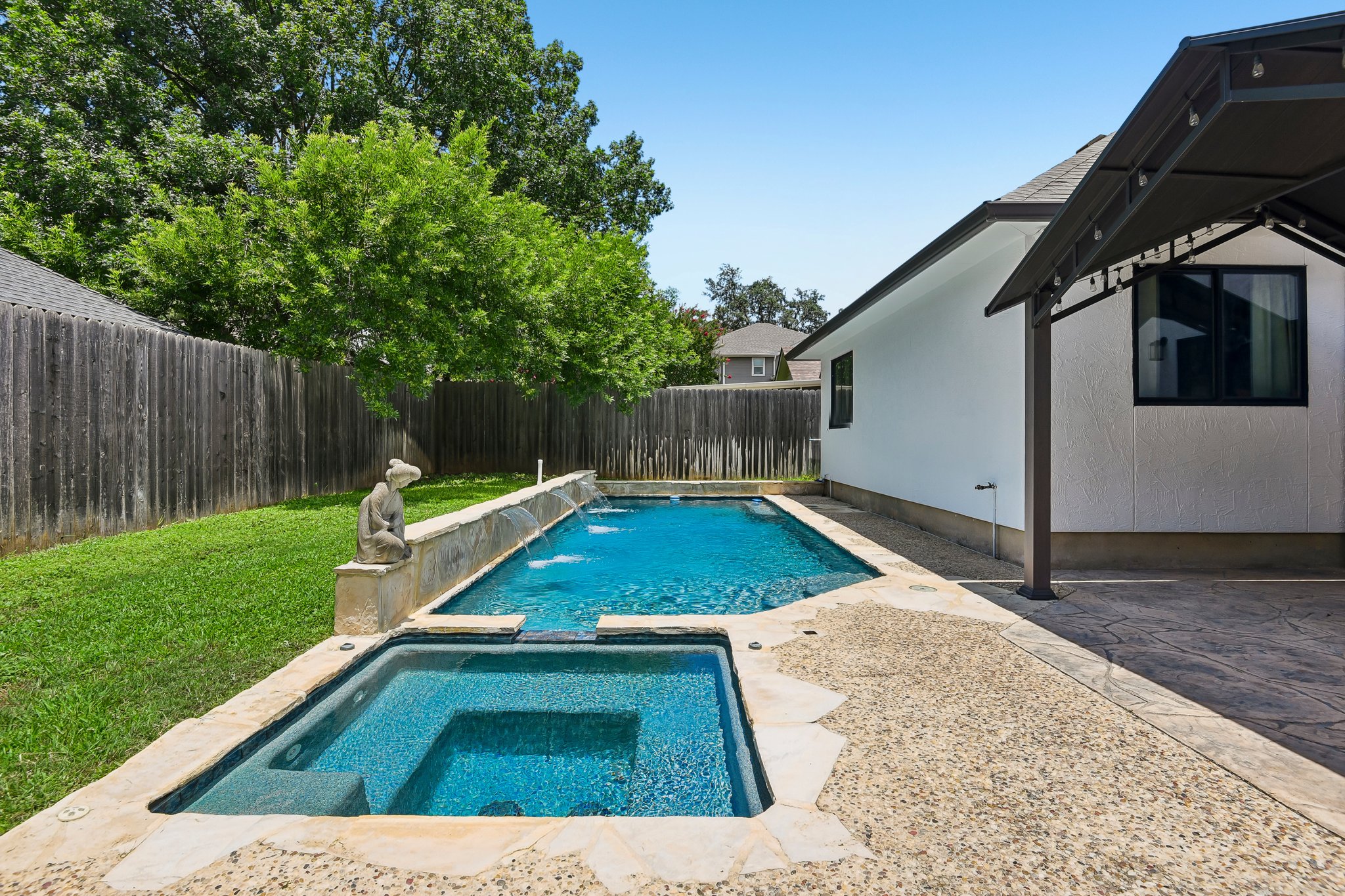 Silverhollow-S1706-062.jpg