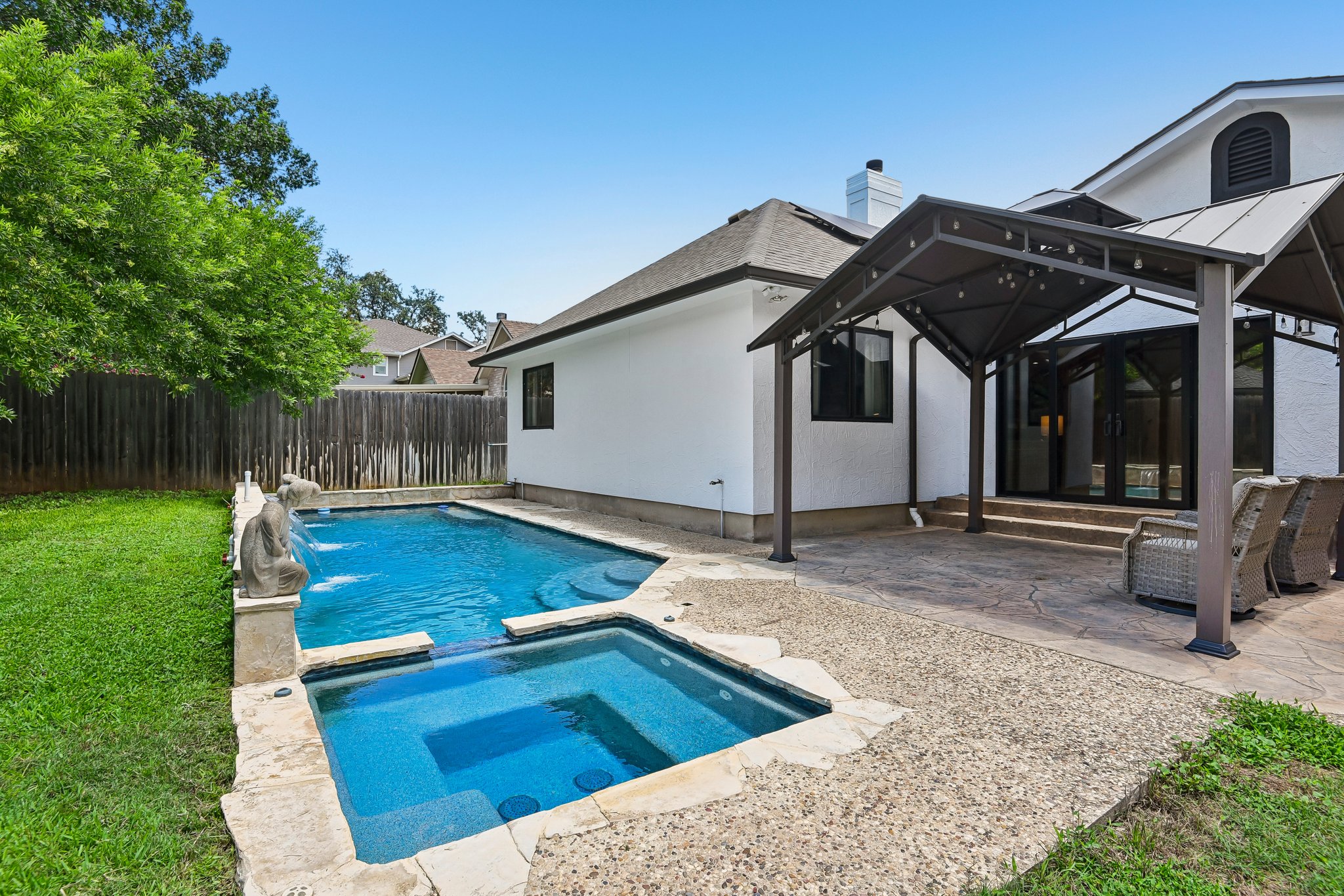 Silverhollow-S1706-063.jpg