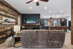 Silverhollow-S1706-014.jpg