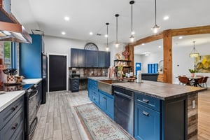 Silverhollow-S1706-025.jpg