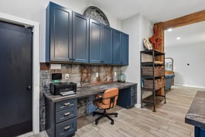 Silverhollow-S1706-030.jpg