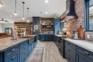 Silverhollow-S1706-031.jpg