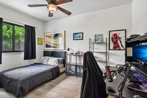 Silverhollow-S1706-033.jpg
