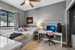 Silverhollow-S1706-036.jpg