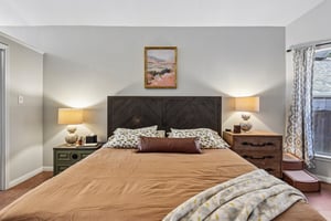 Silverhollow-S1706-050.jpg