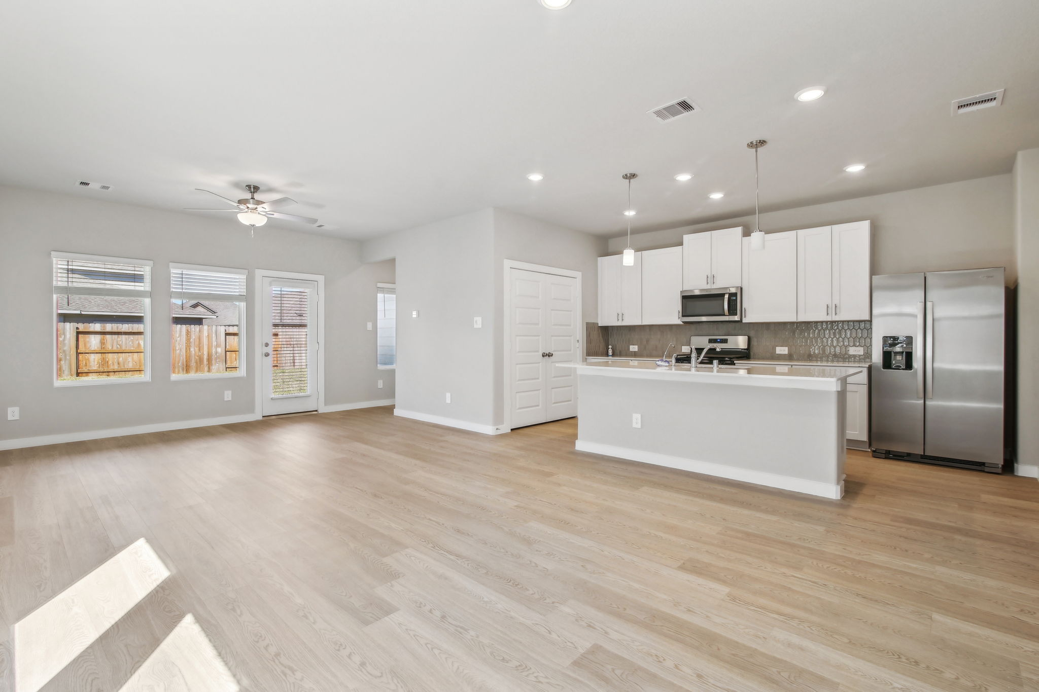 Houston - Magnolia Place - 14218 Rolling Pastures Dr - 007