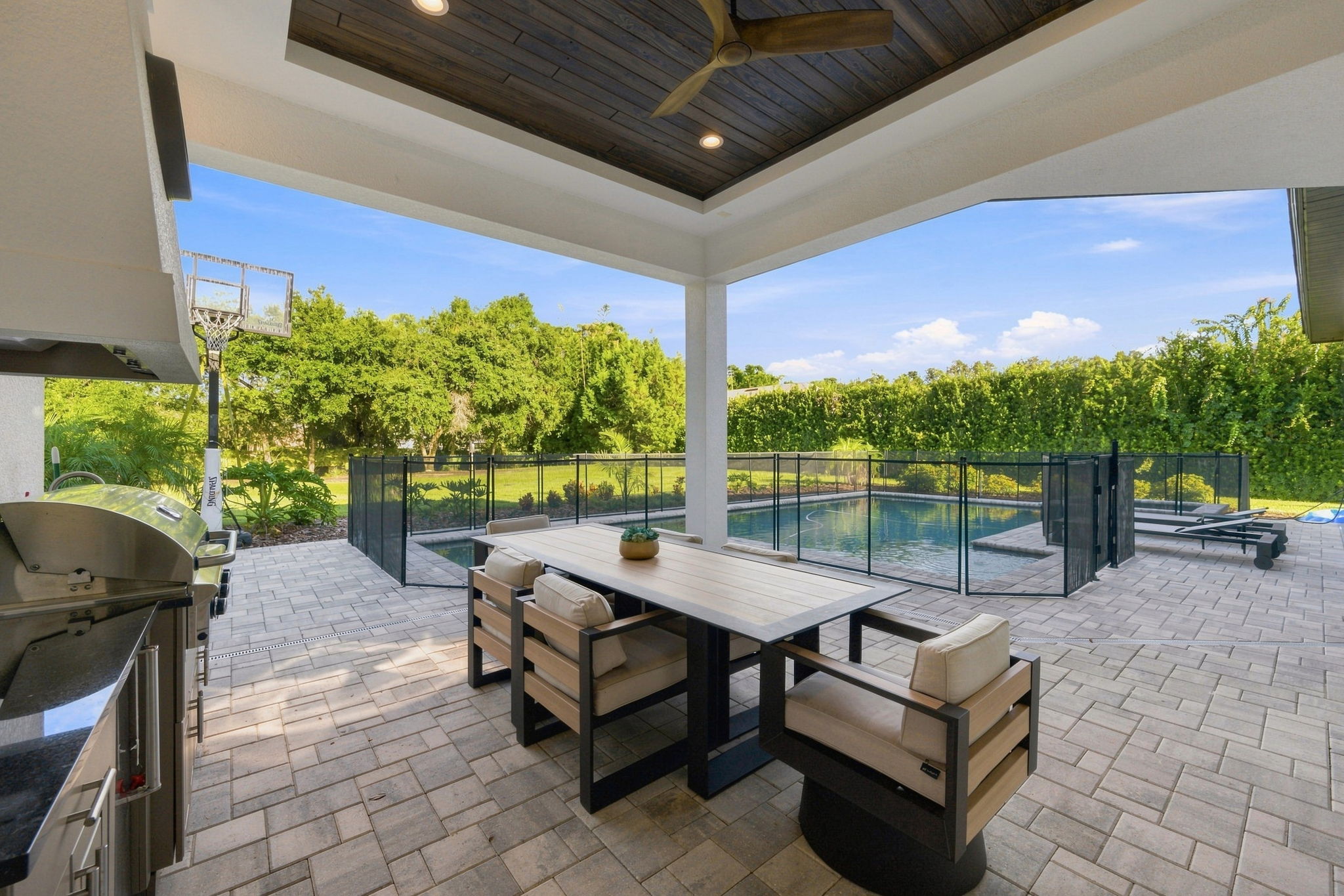 Outdoor Grilling Area3