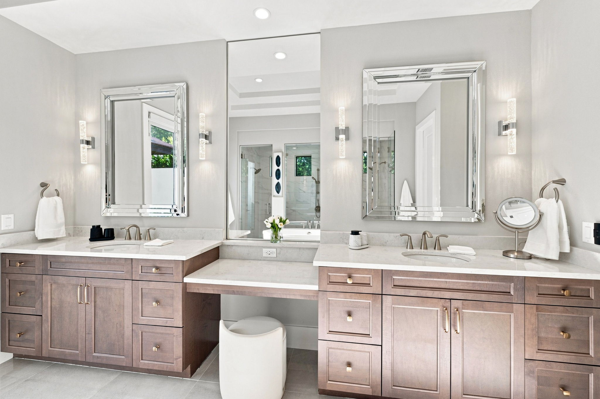 Primary Bathroom1e