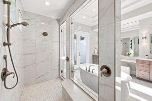 Primary Bathroom1c