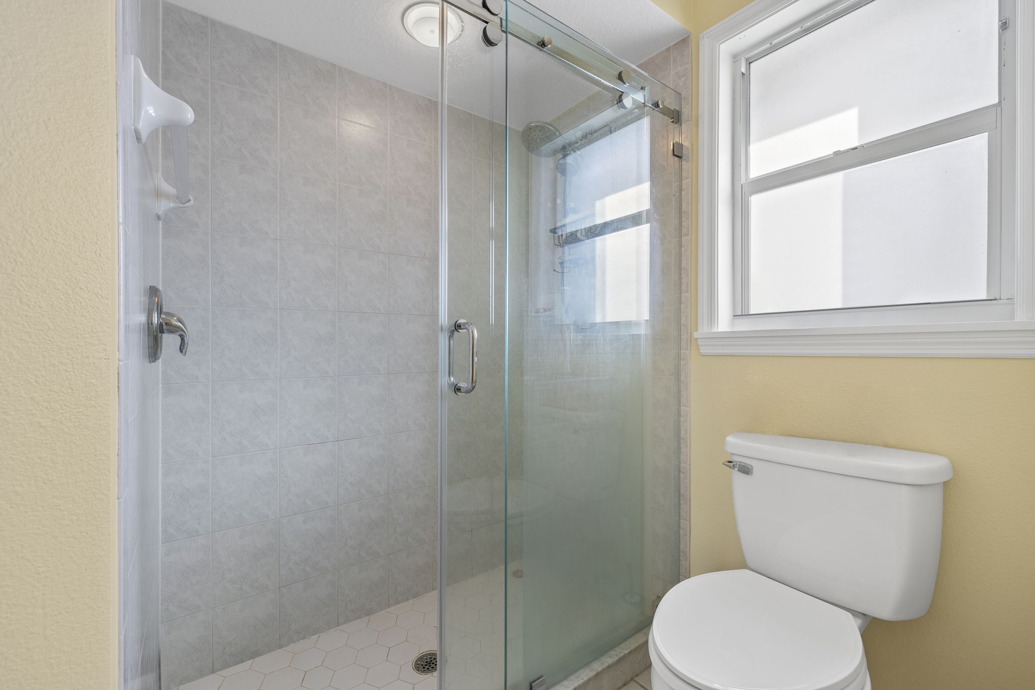 Primary Bathroom (3)