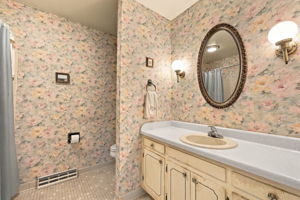  Photo 40