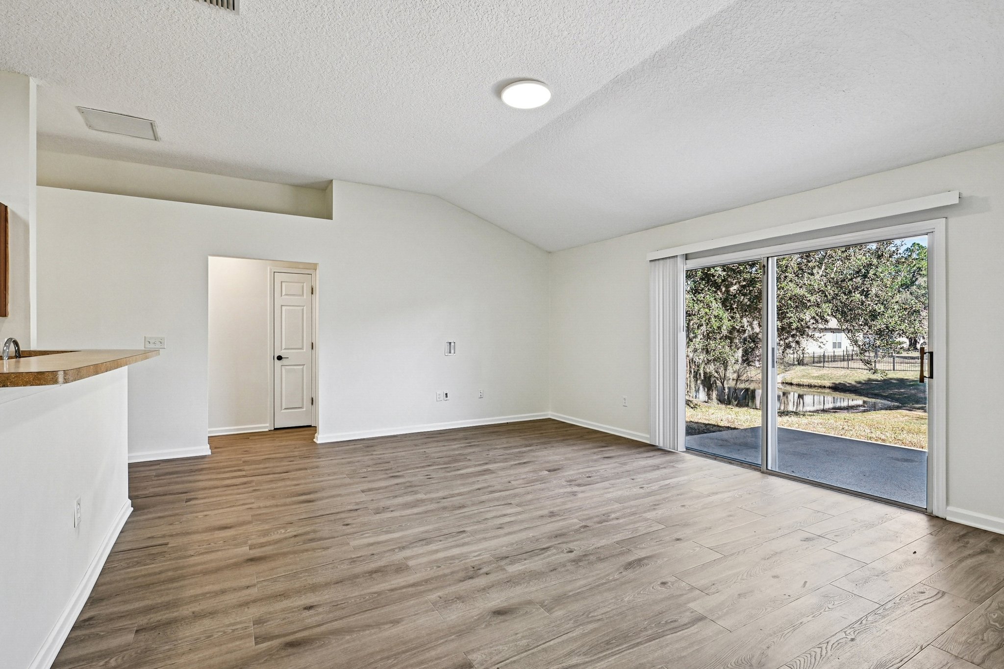 Sea Eagle Dr-S1701-009.jpg