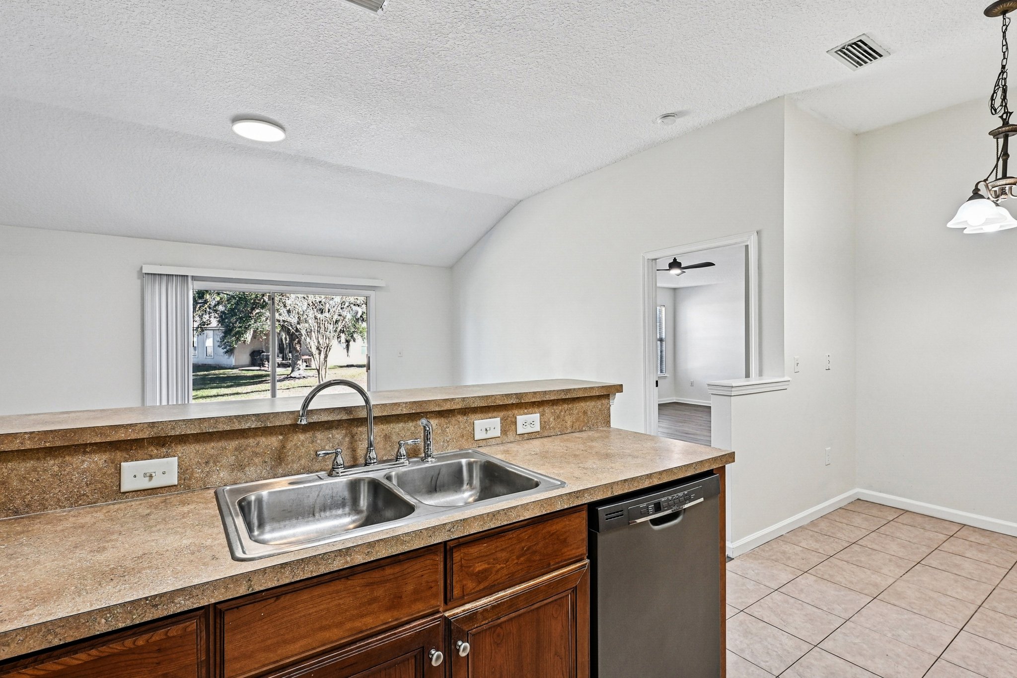 Sea Eagle Dr-S1701-019.jpg