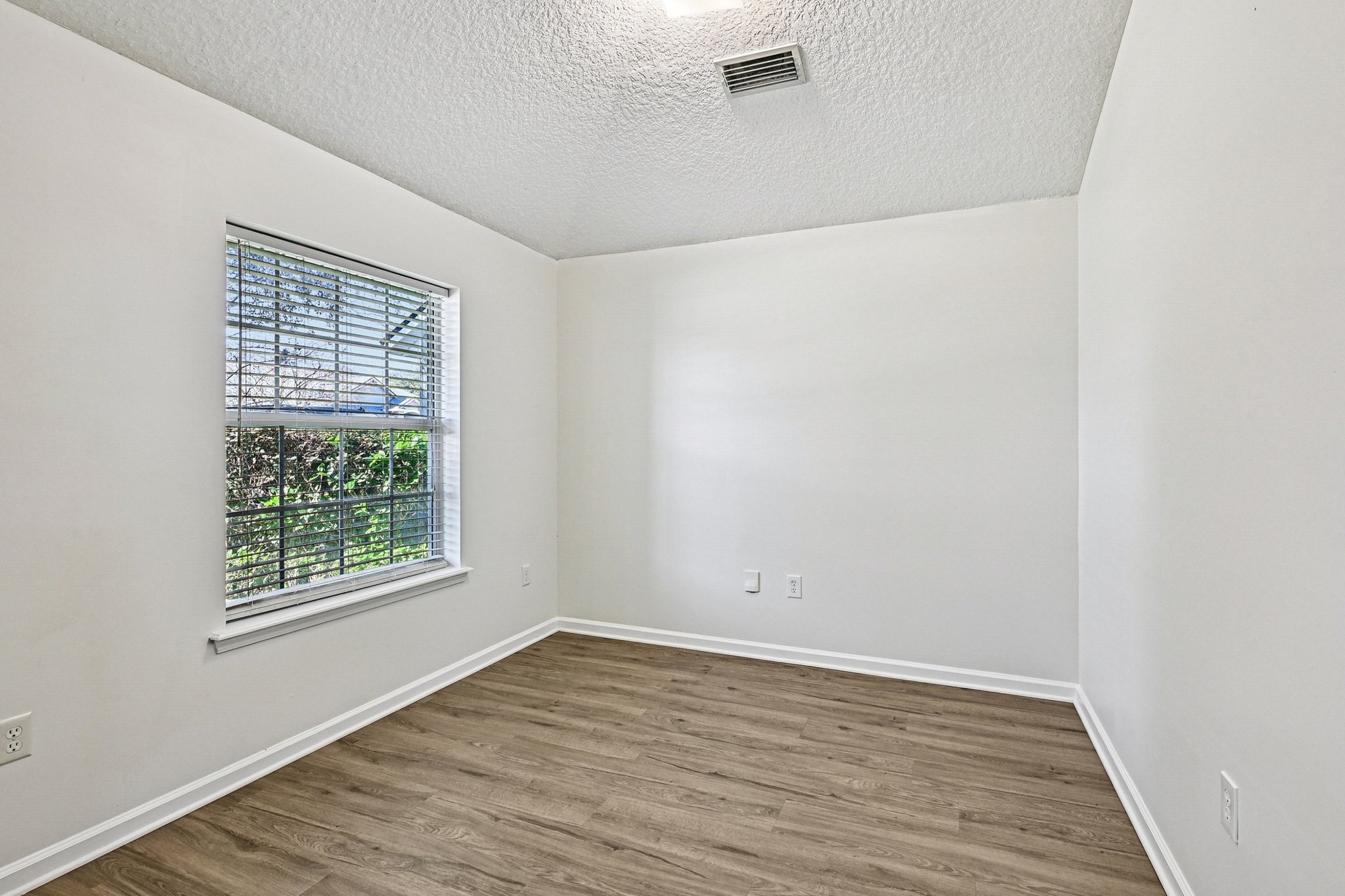 Sea Eagle Dr-S1701-021.jpg