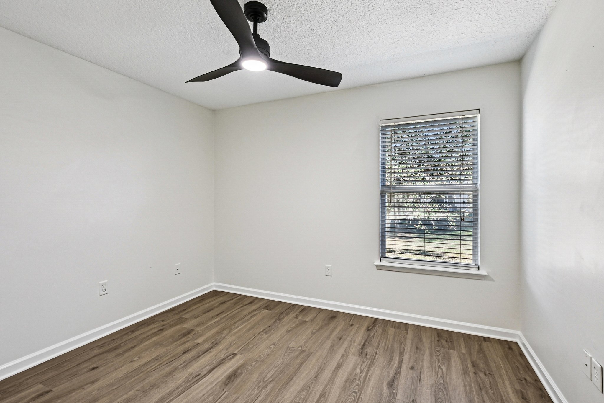 Sea Eagle Dr-S1701-025.jpg