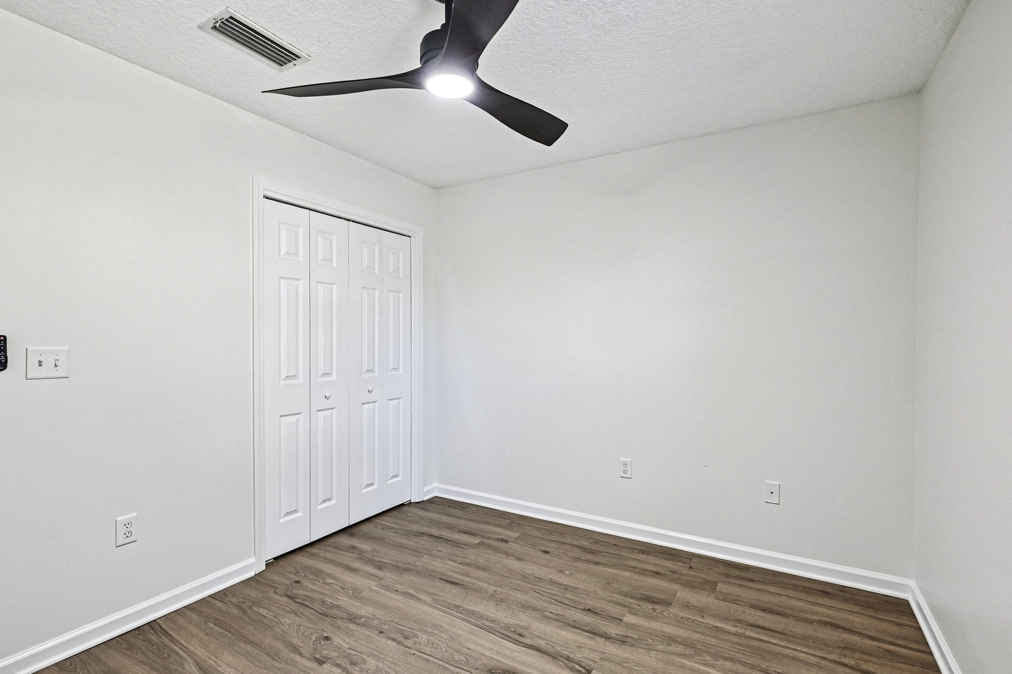 Sea Eagle Dr-S1701-027.jpg