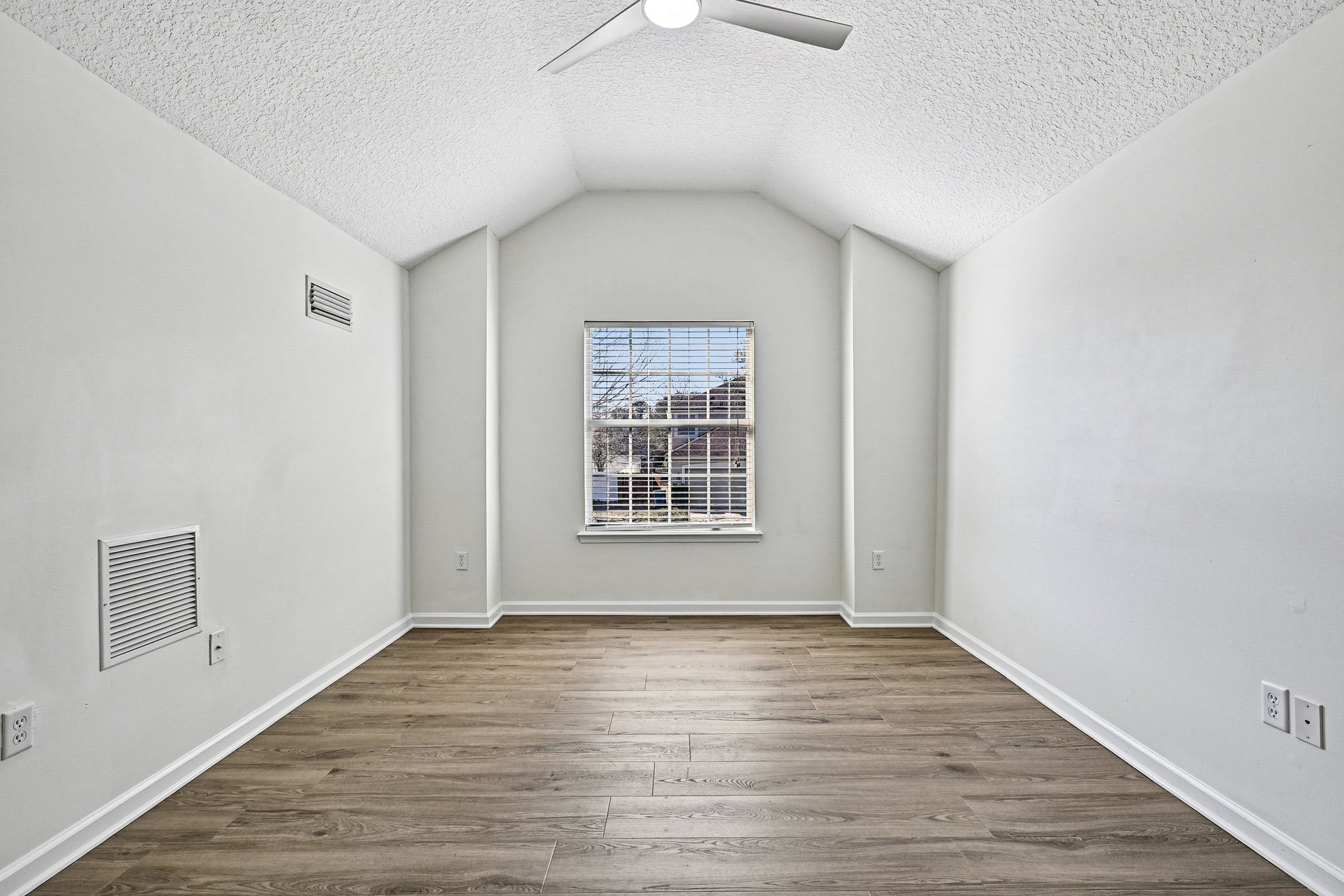 Sea Eagle Dr-S1701-034.jpg