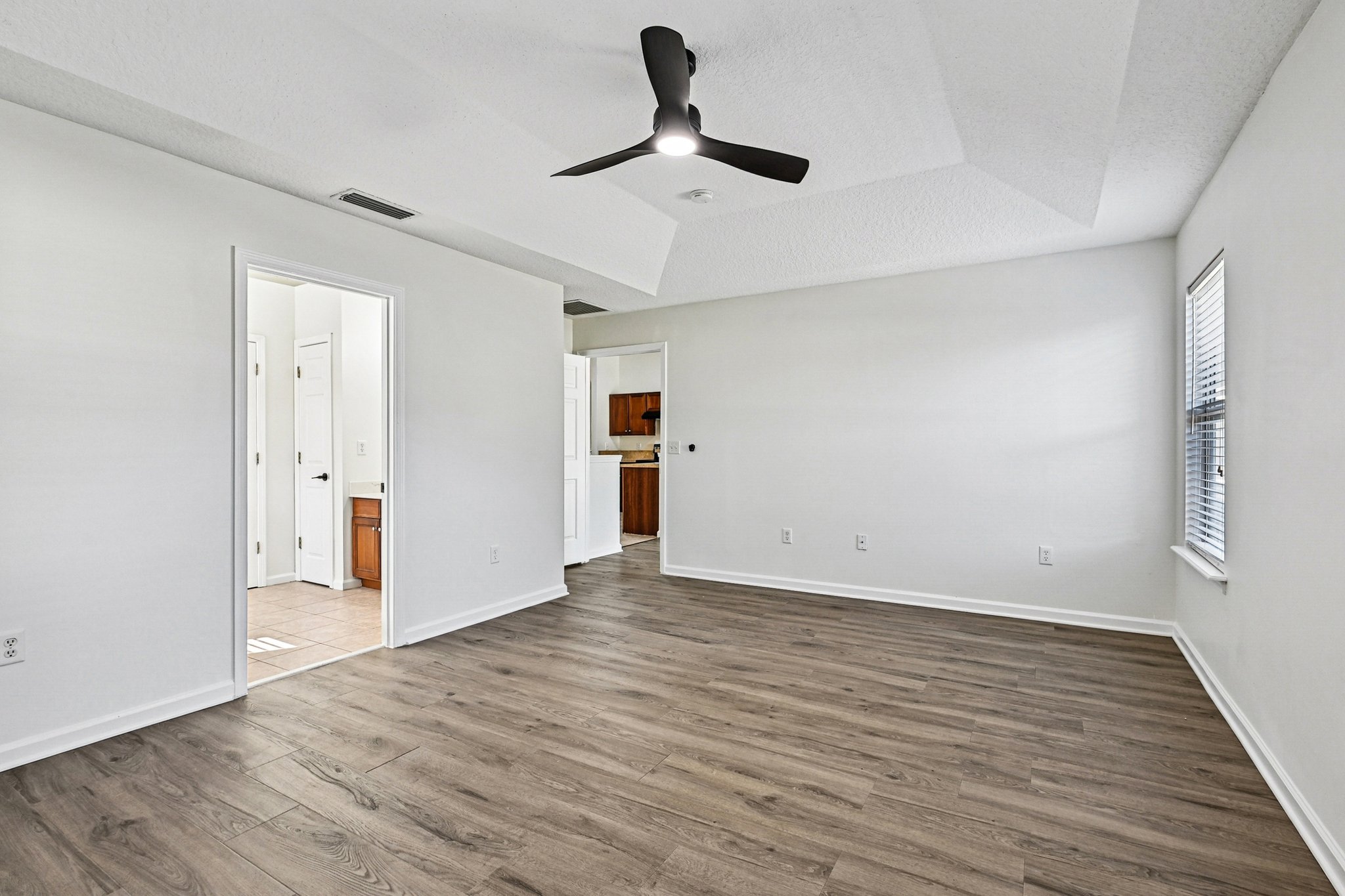 Sea Eagle Dr-S1701-037.jpg