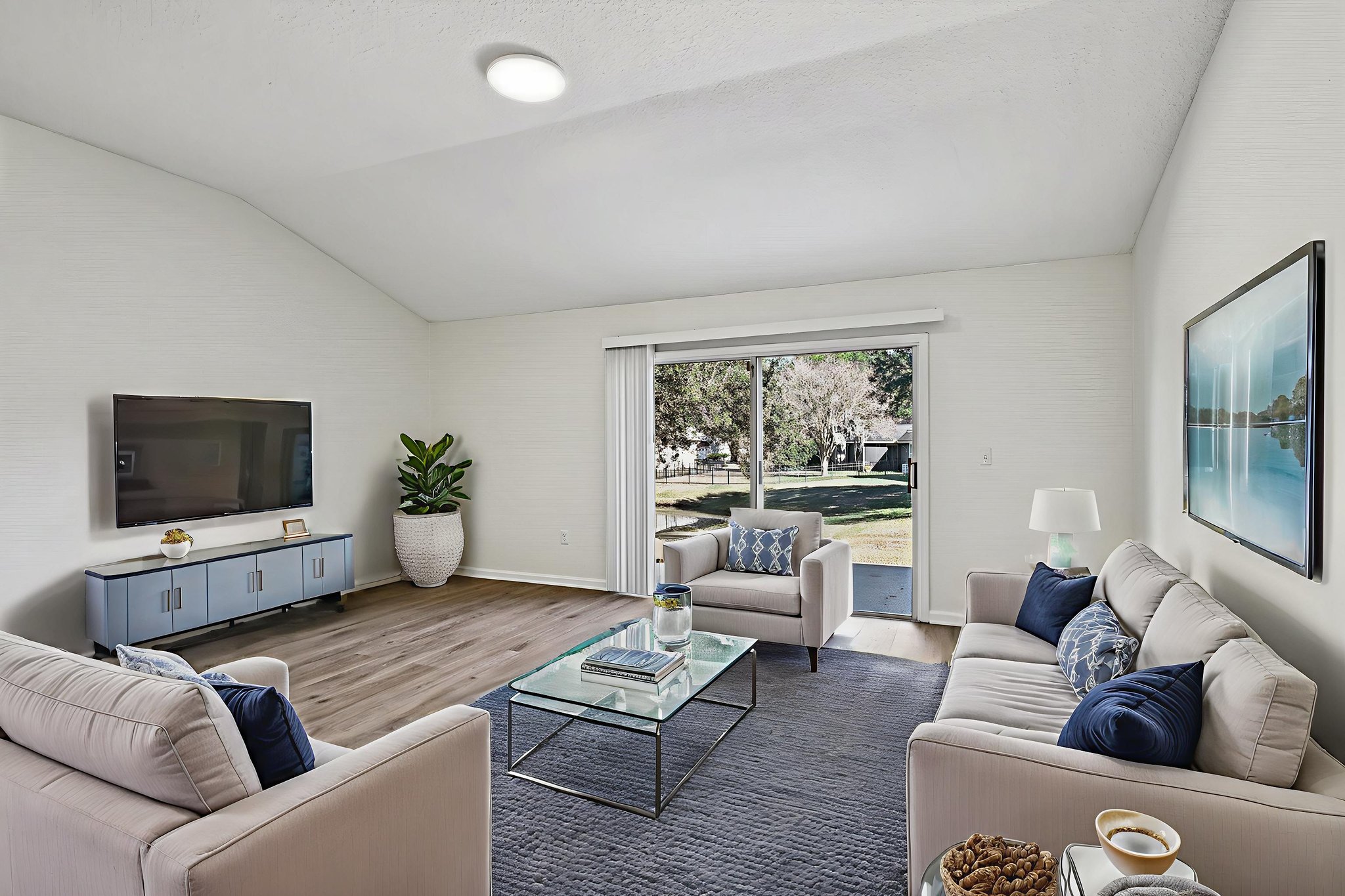 Sea Eagle Dr-S1701-008 virtually staged.jpeg