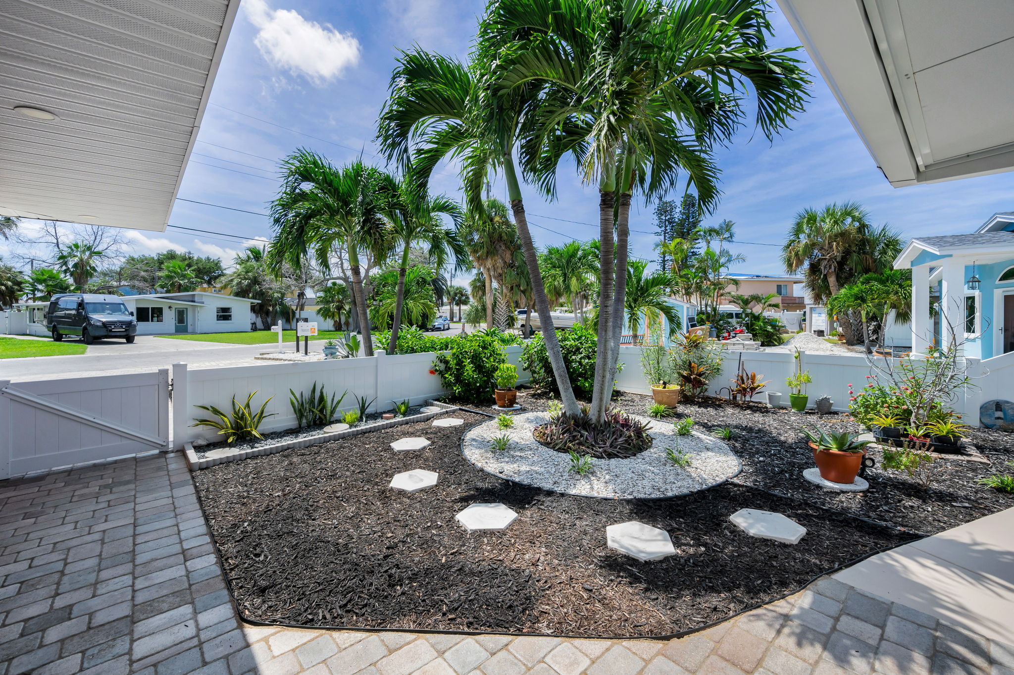 Front Courtyard2
