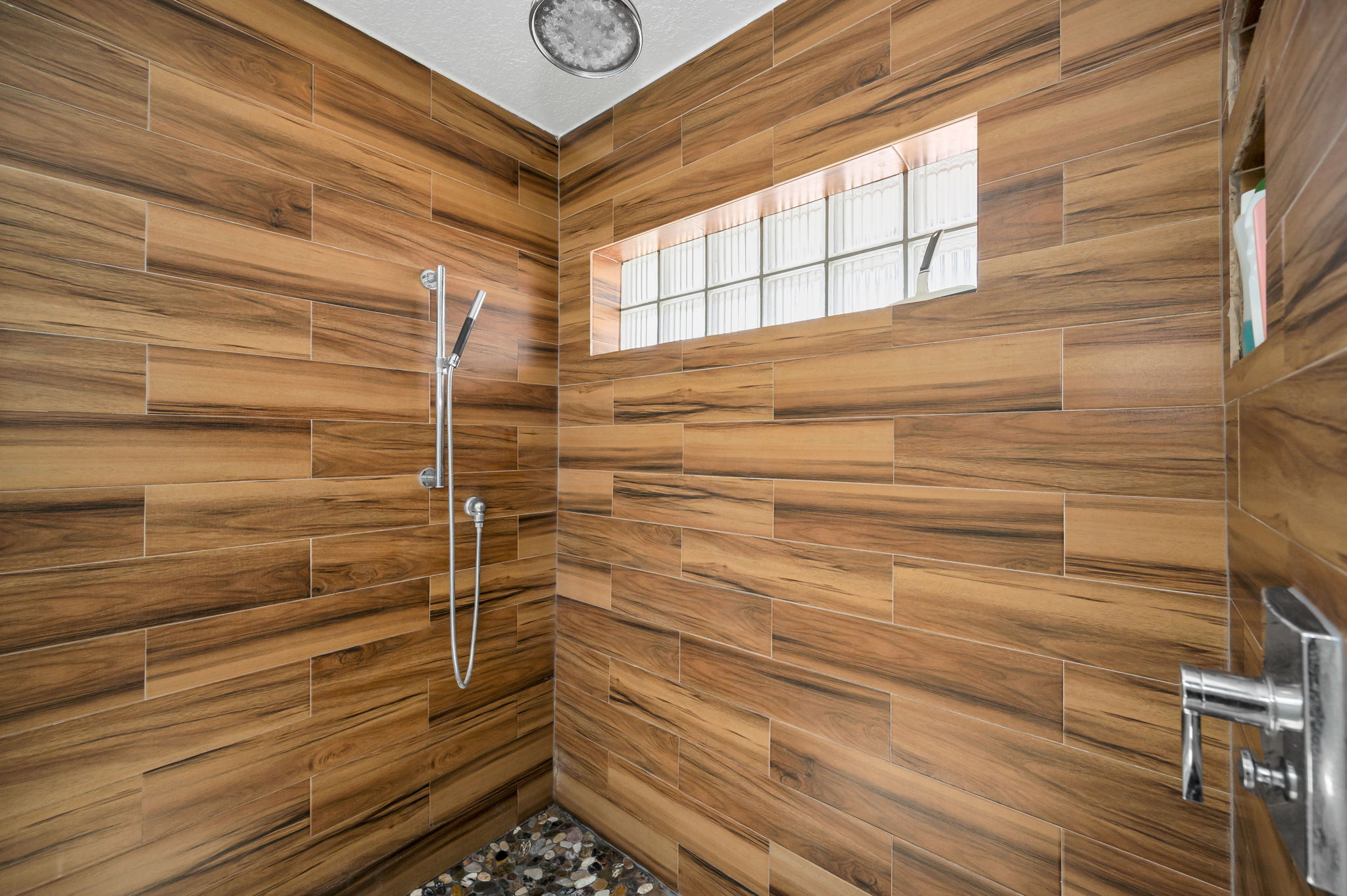 Primary Bathroom1c