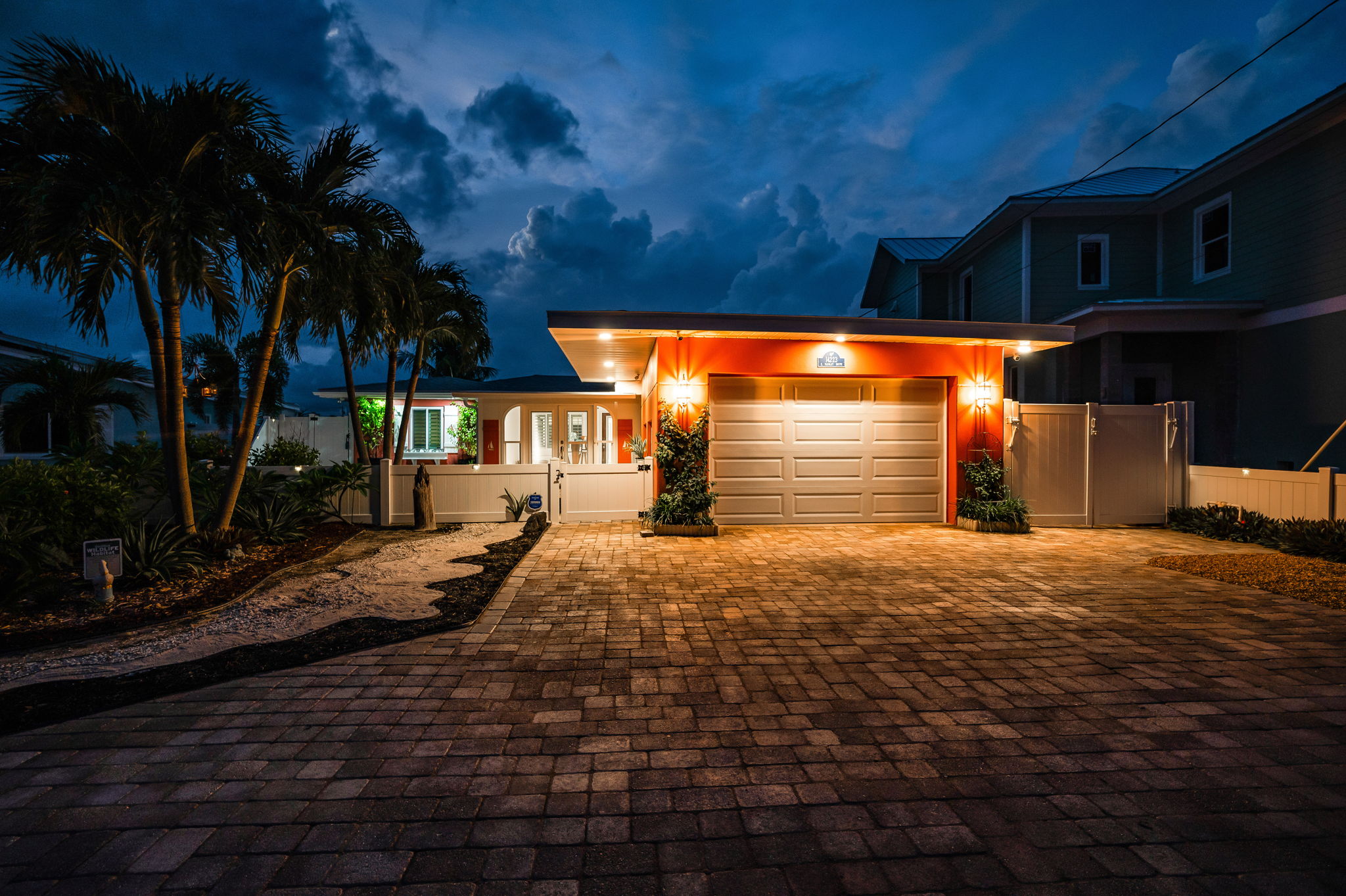 Front Exterior23