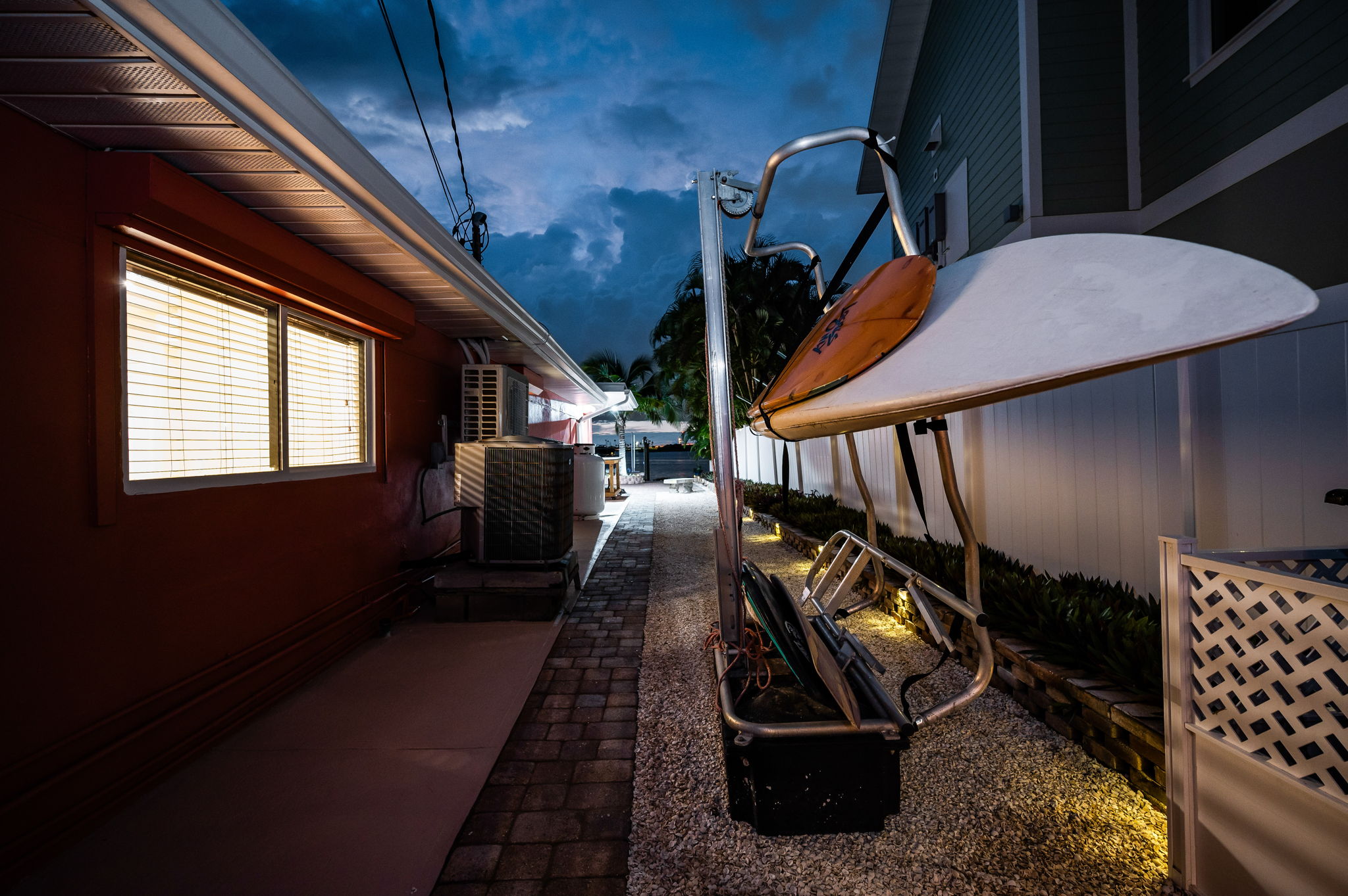 Side Exterior22