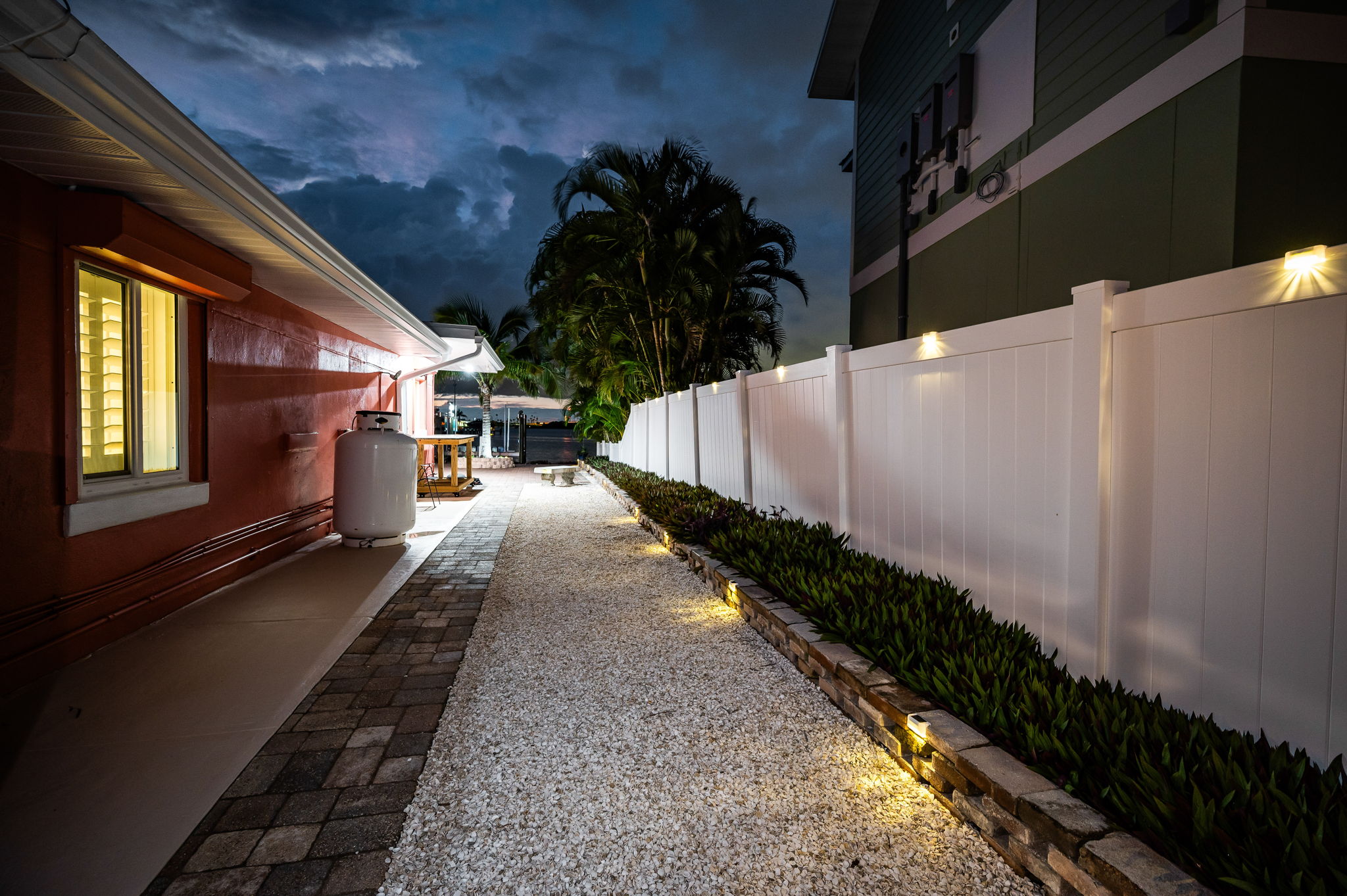 Side Exterior23