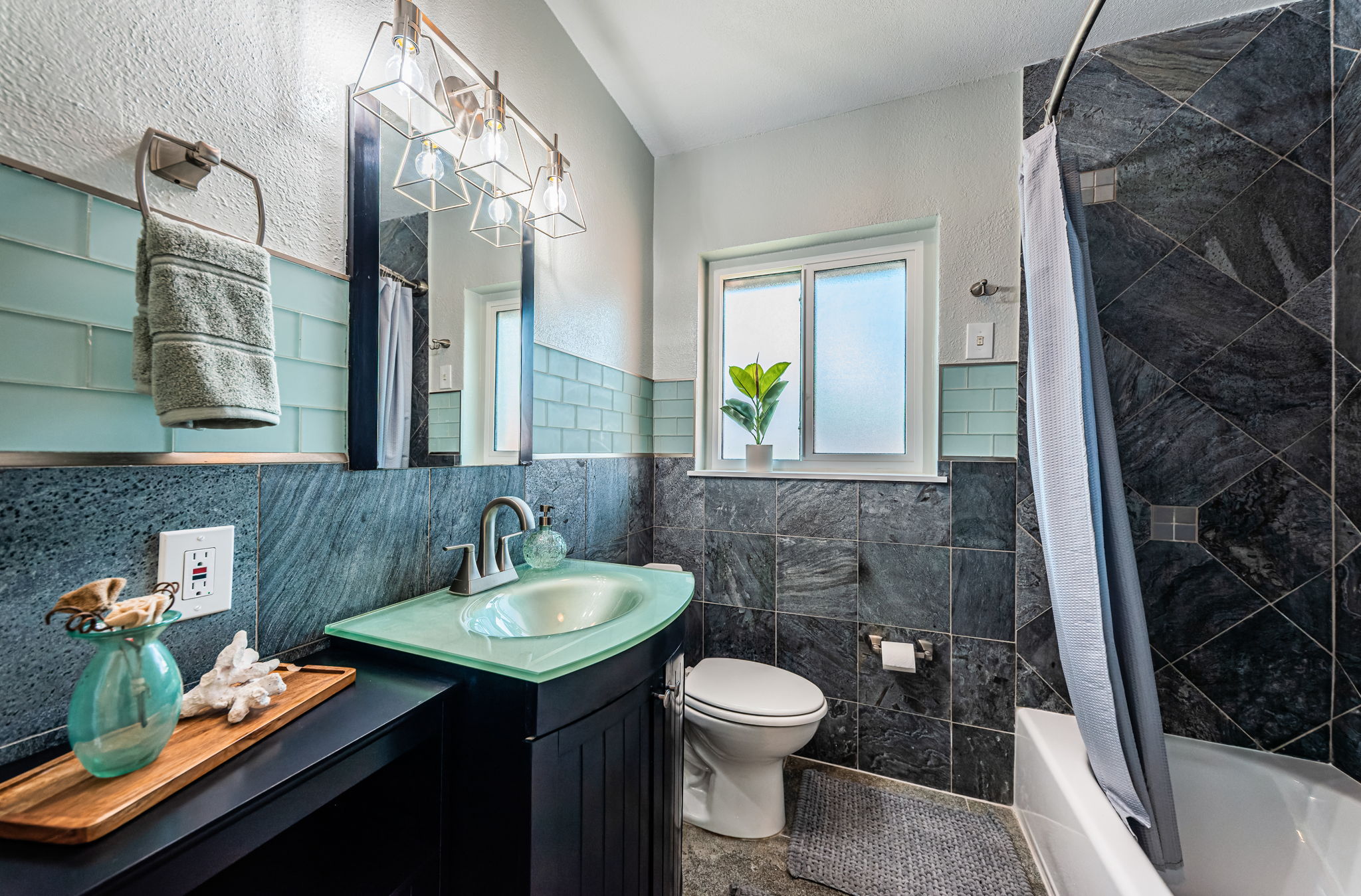Bathroom 2b