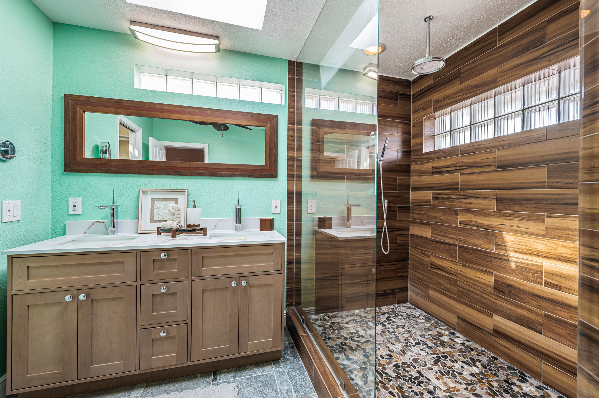 Primary Bathroom 1b