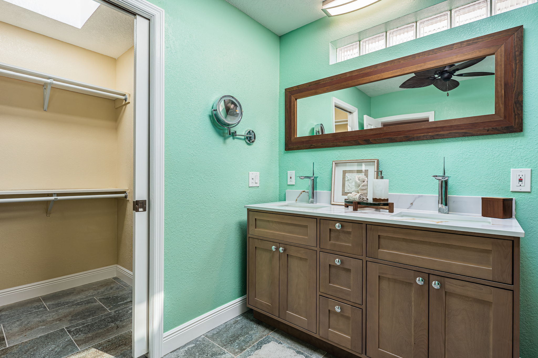 Primary Bathroom 1c