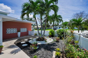 Front Courtyard1