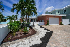Front Exterior4