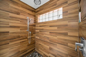 Primary Bathroom1c