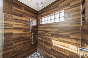 Primary Bathroom 1e