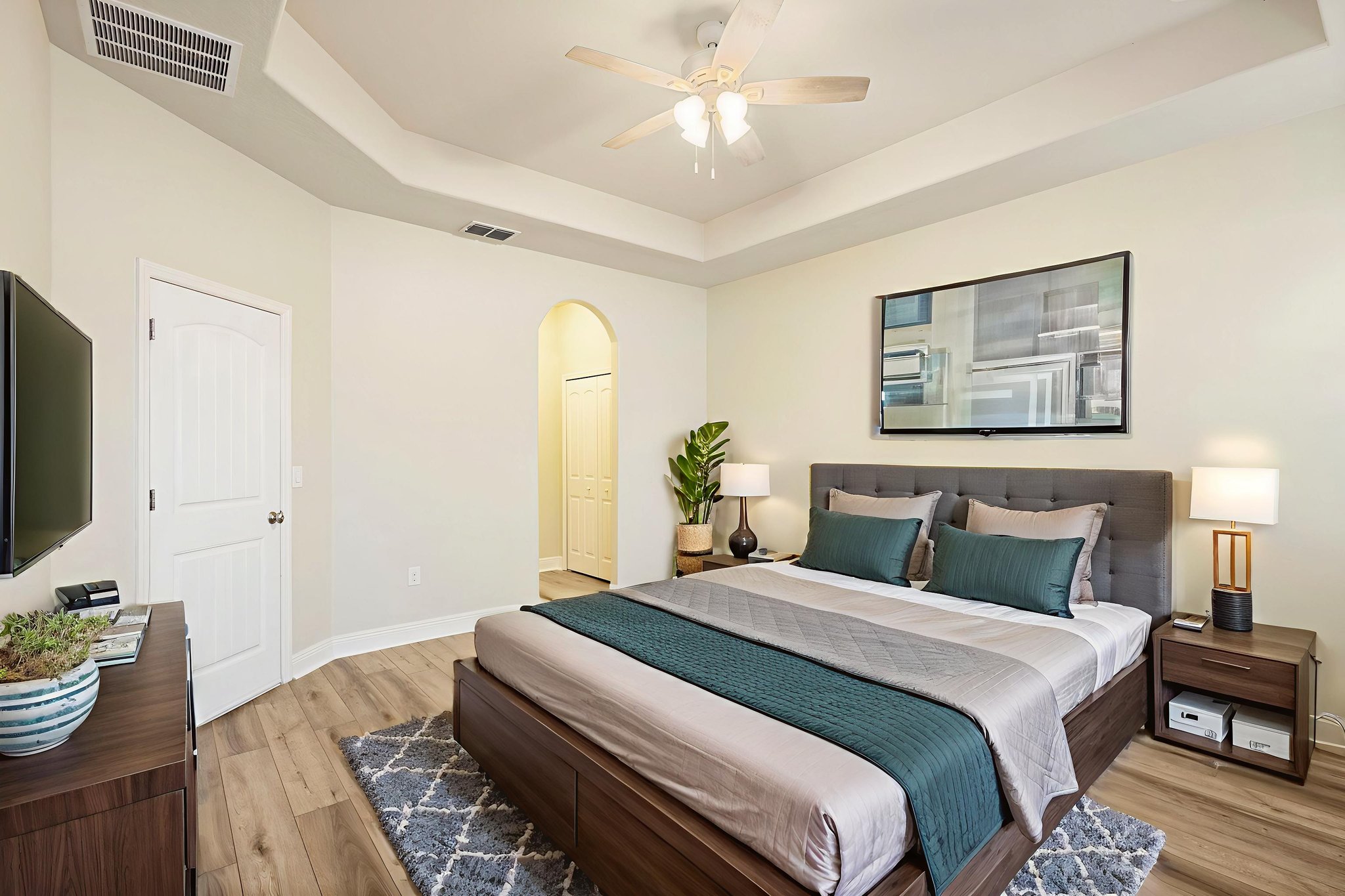 6Y8A2008 virtually staged.jpeg