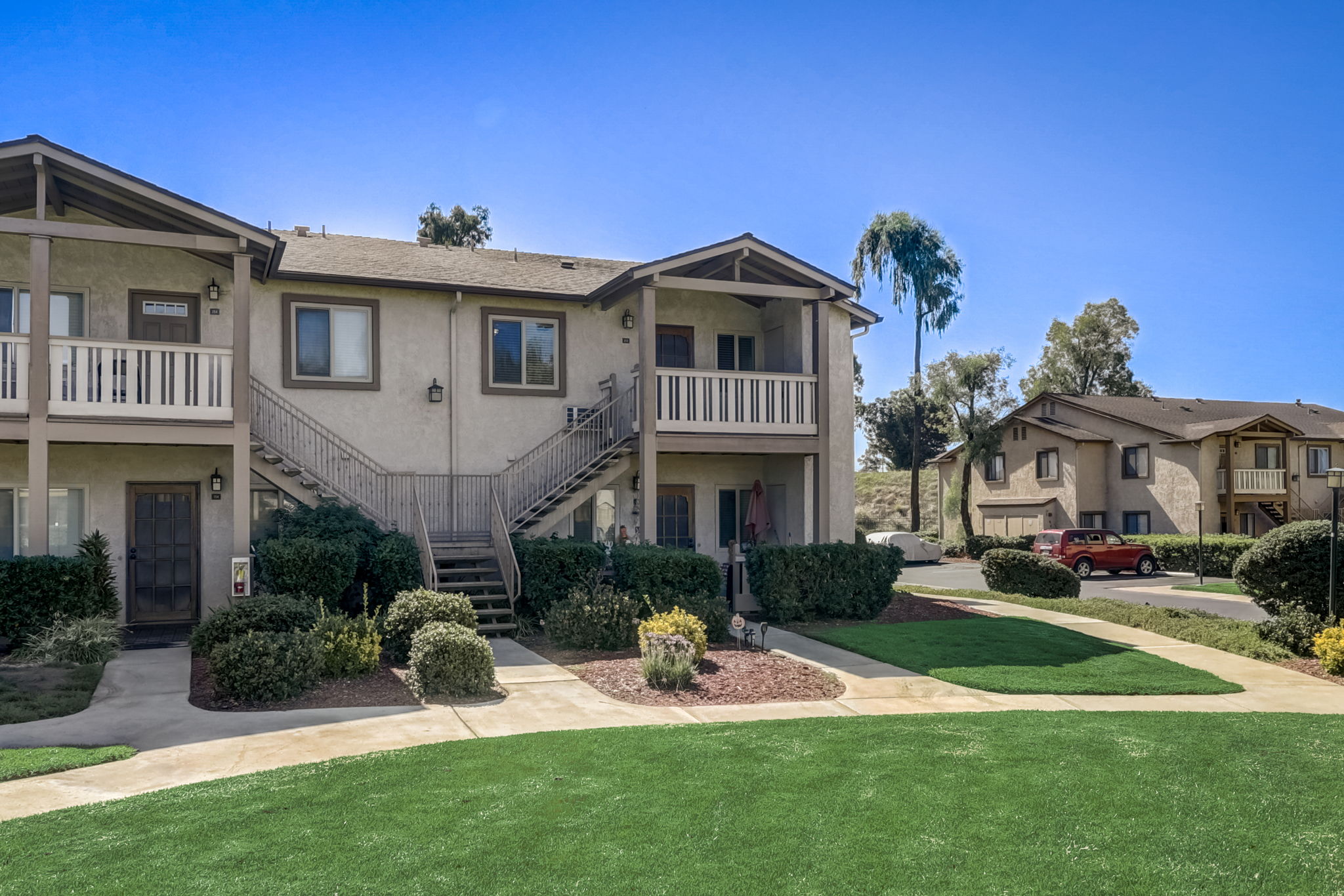 Graves Ave 253-002