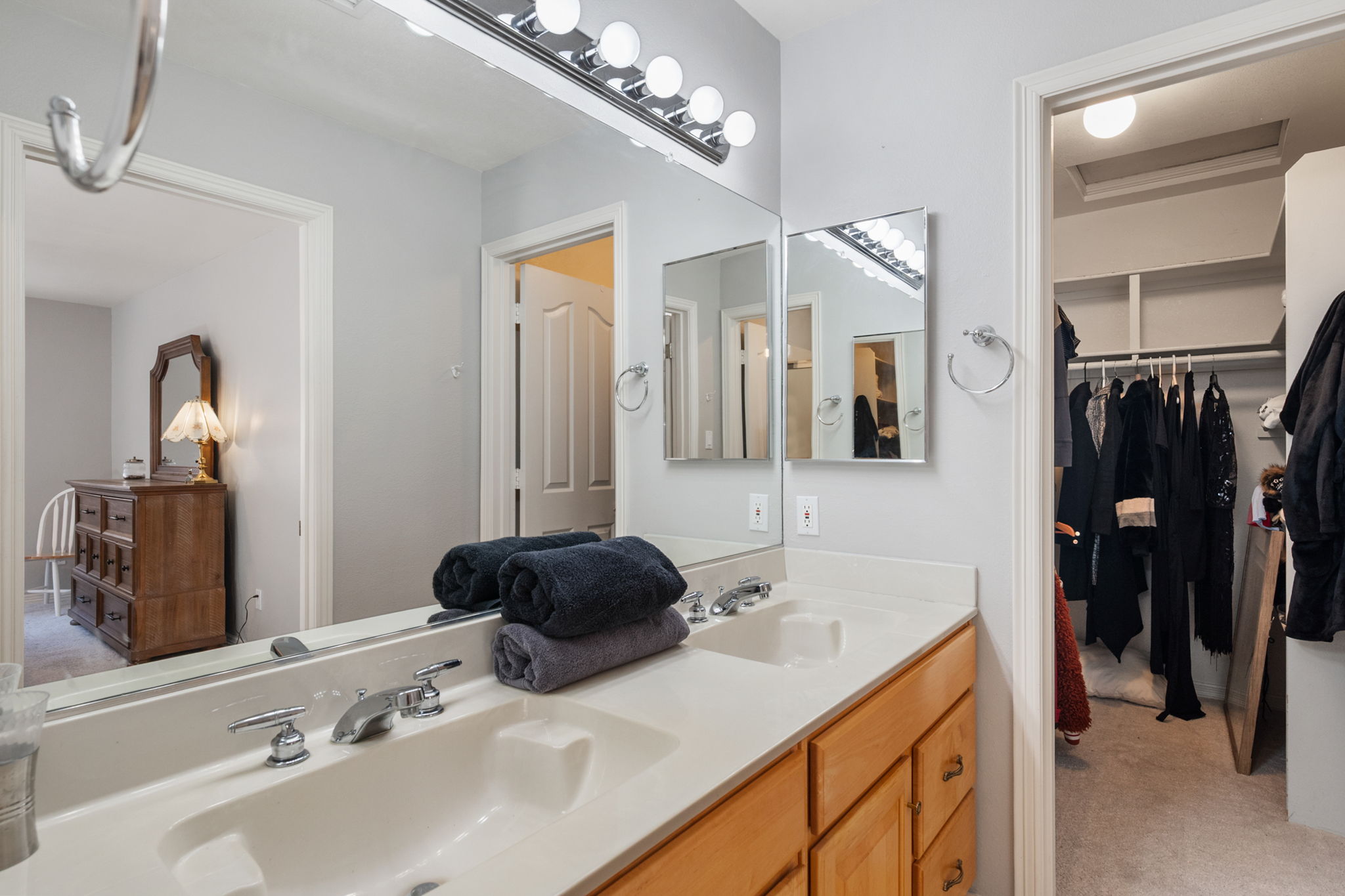 Primary Bathroom (2)