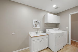 Laundry Room (1)