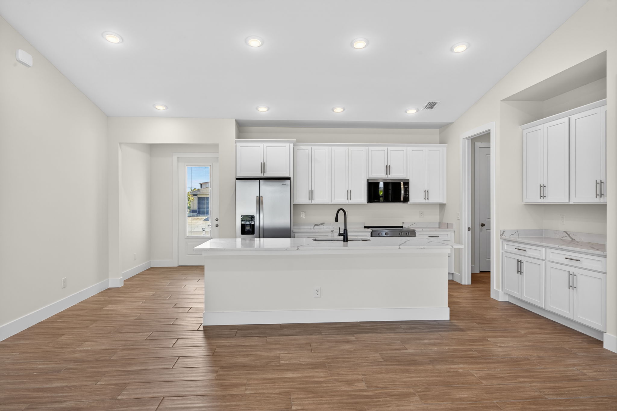 Breakfast Bar 1 of 2